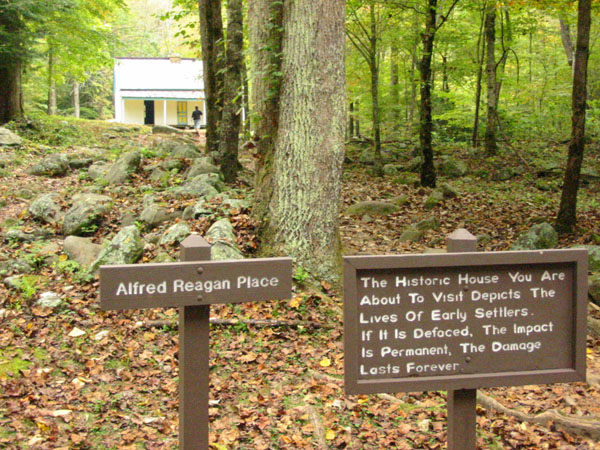 alfred_reagan_place_sign